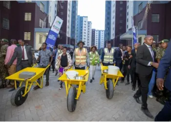 President William Ruto (c) during the opening of the new Mukuru phase 2 affordable housing units. Photo, courtesy.