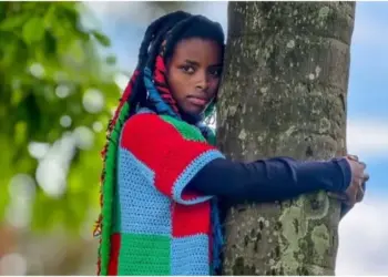 Truphena Muthoni broke the record for a 72-hour continuous tree hug at exactly 12:30 pm. Photo, courtesy.
