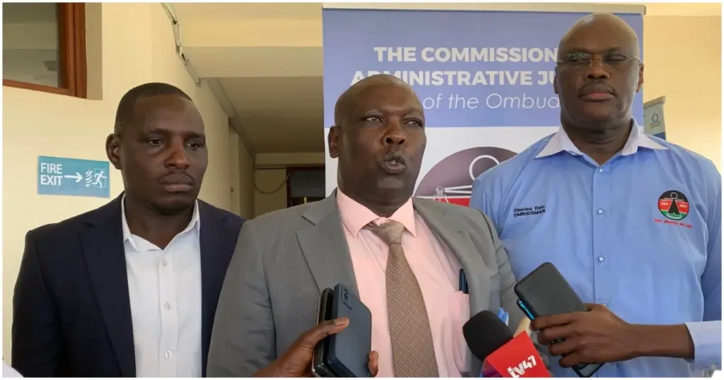 Human rights activist Kimutai Kirui (c) addressed the media at the Commission on Administrative Justice (CAJ) in Eldoret. Photo_Dennis Lubanga.