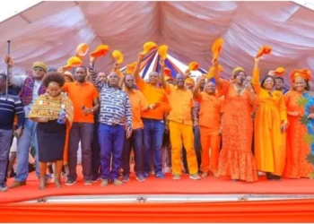 Late ODM leader Raila Odinga (c), with the party members during a past event. Photo: ODM. Source: X.