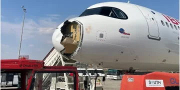 An Iberia Airbus A321XLR returned safely to Madrid after a bird strike damaged its nose cone. Photo: SLCS Scanner. Source: X.