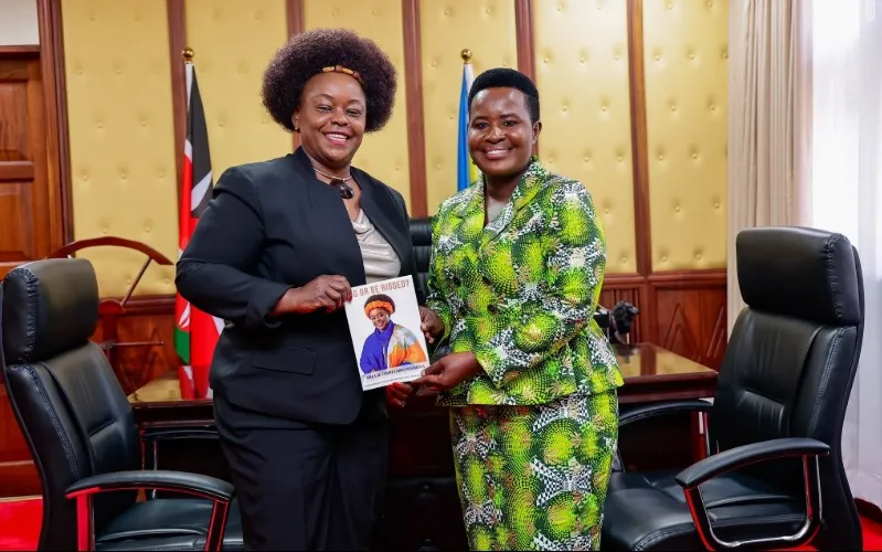 Senator Essy Okenyuri (r) held talks with MP Millie Mabona Odhiambo (l). Photo: Essy Okenyuri. Source: Facebook.
