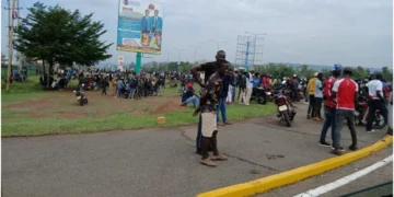 Goons were allegedly sponsored by the government to attack members of the 'Linda Mwananchi' faction in Kisumu. Photo: Caleb Amisi. Source: X.