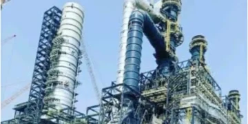 Aliko Dangote owns the world's largest single-train oil refinery, the Dangote Oil Refinery in Ibeju-Lekki, Nigeria. Photo: Tudun Tsira. Source: X.