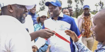 PM party leader Caleb Amisi received a warm welcome in Tharaka Nithi County, where he landed in a chopper for a meet-the-people tour. Photo: Dennis Lubanga. Source: Original.