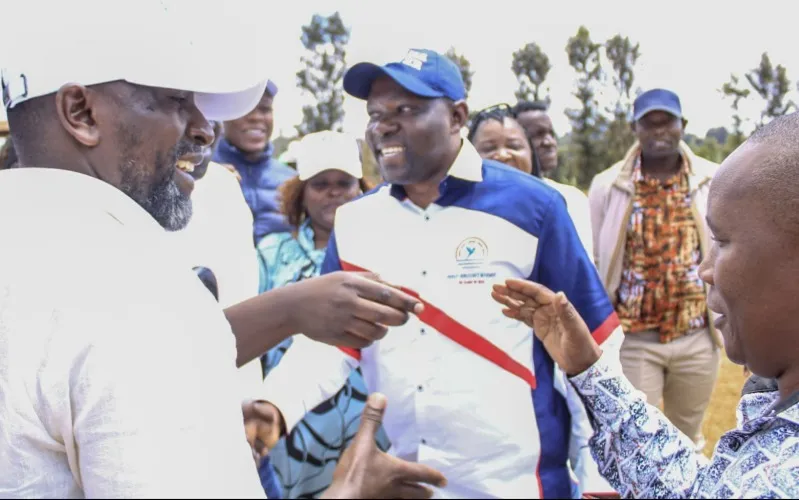 PM party leader Caleb Amisi received a warm welcome in Tharaka Nithi County, where he landed in a chopper for a meet-the-people tour. Photo: Dennis Lubanga. Source: Original.